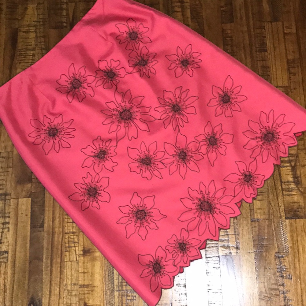Jade Women’s size 8 100% silk embroidered skirt